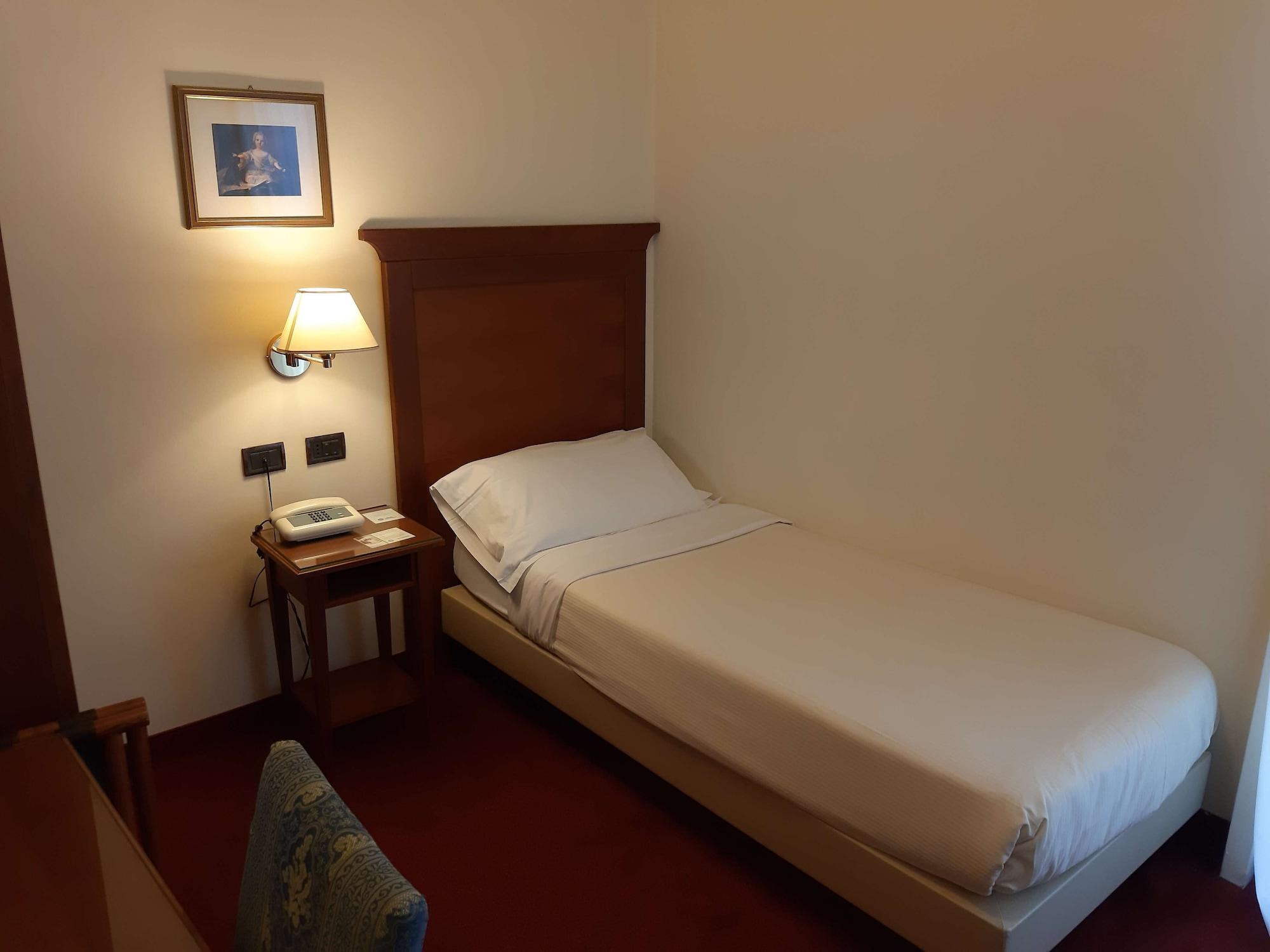 Hotel Hr Modugno Esterno foto