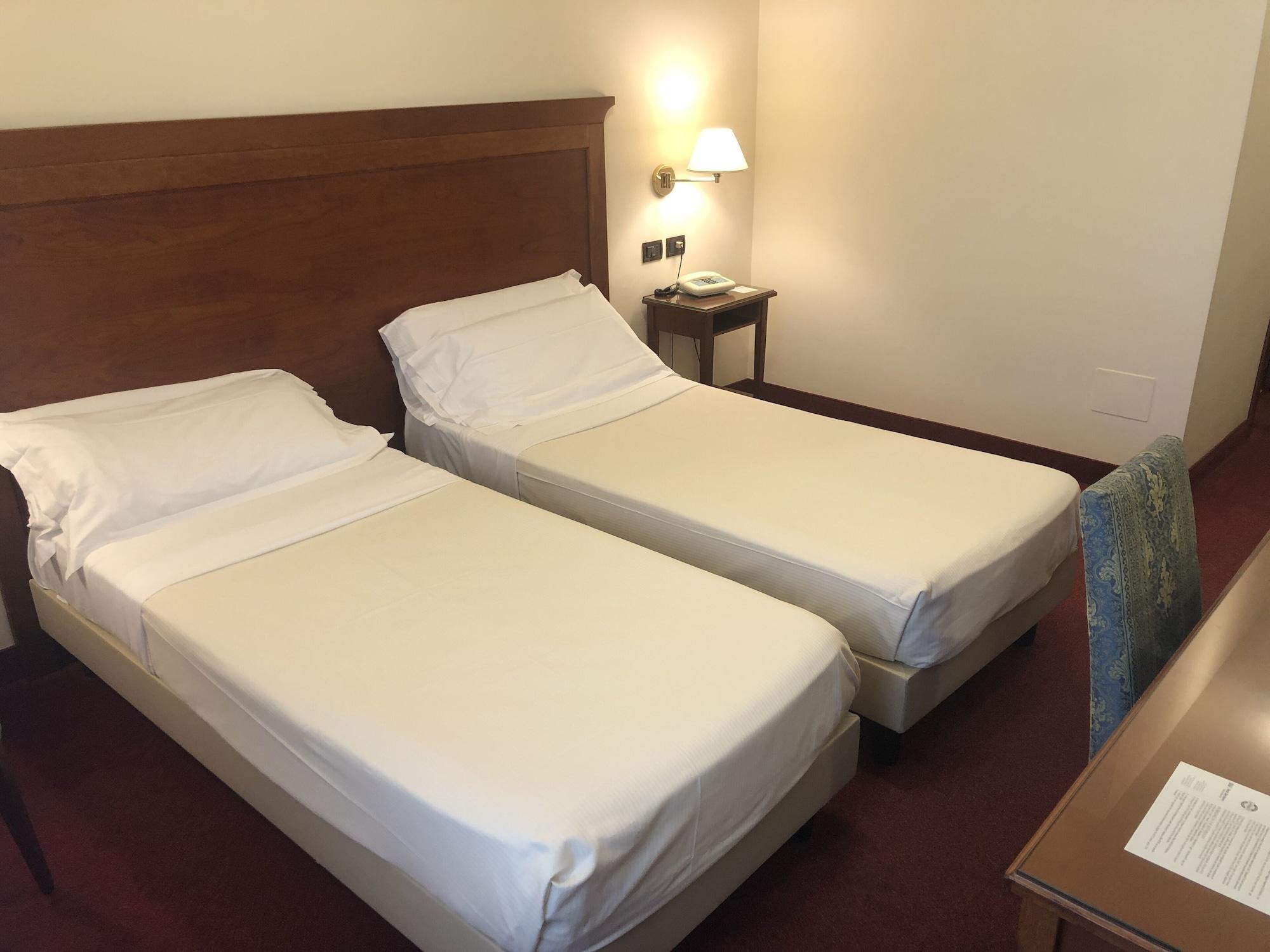 Hotel Hr Modugno Esterno foto