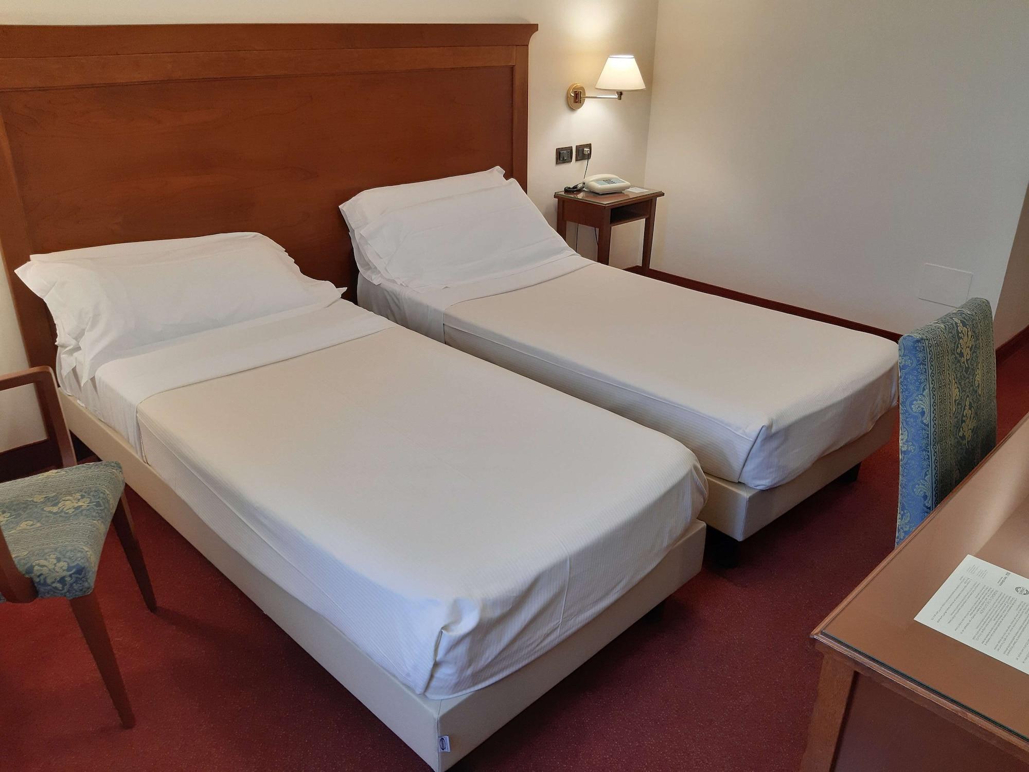 Hotel Hr Modugno Esterno foto