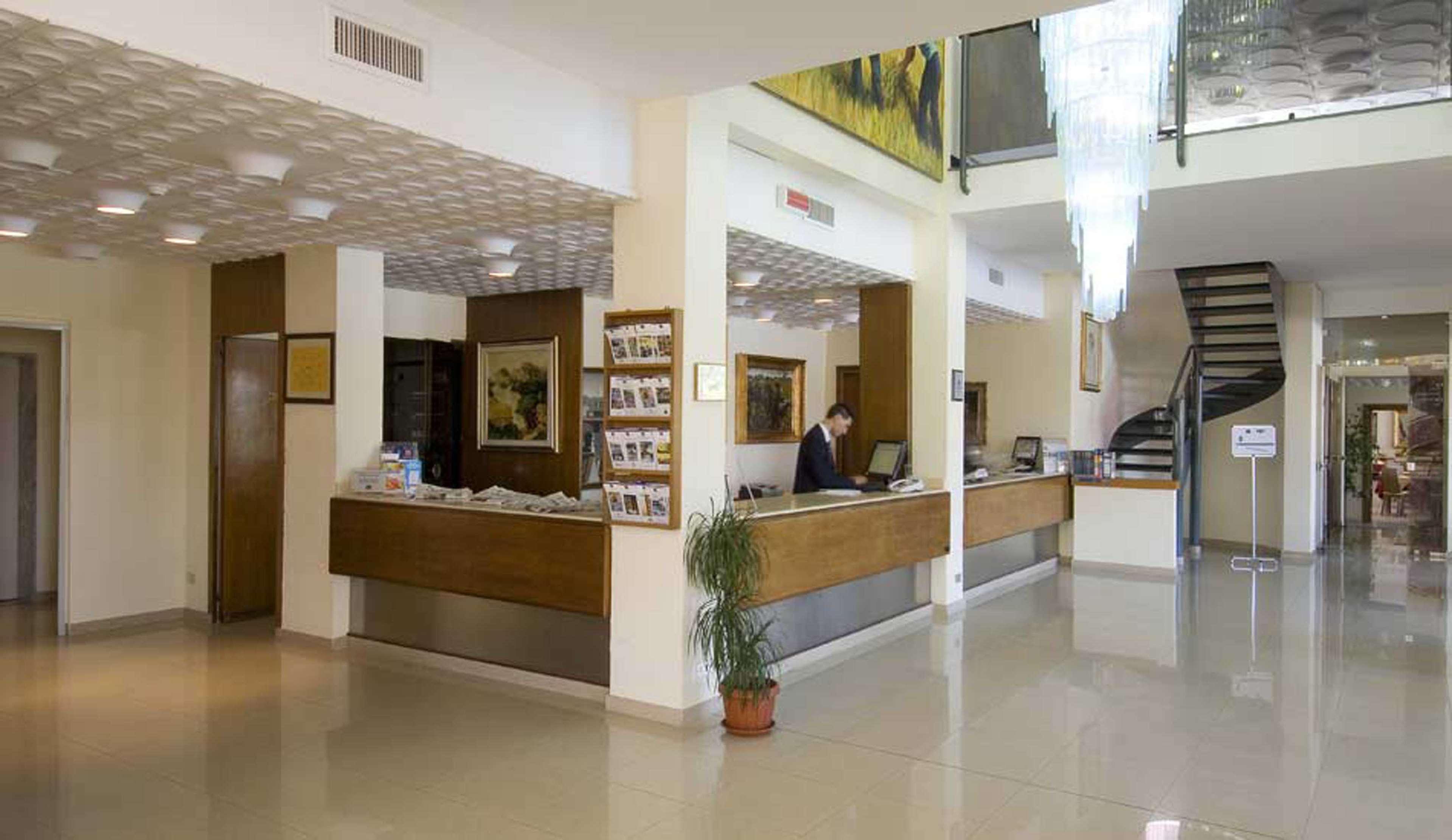 Hotel Hr Modugno Esterno foto