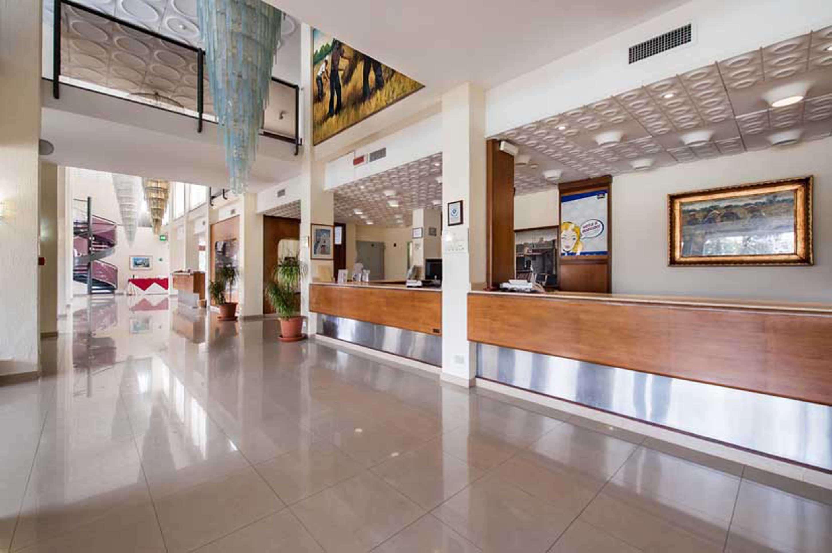 Hotel Hr Modugno Esterno foto