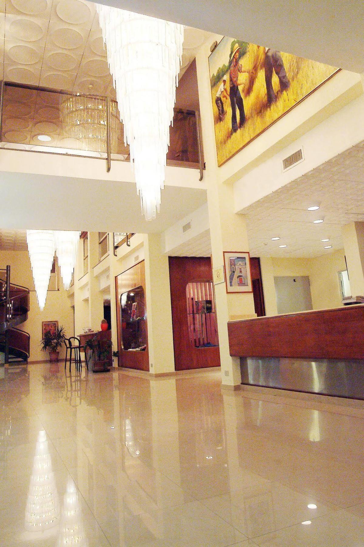Hotel Hr Modugno Esterno foto