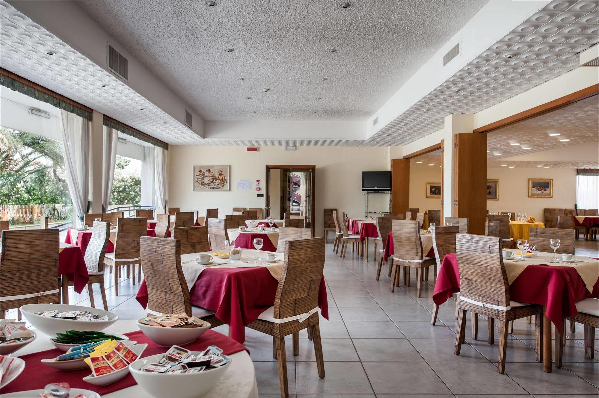 Hotel Hr Modugno Esterno foto